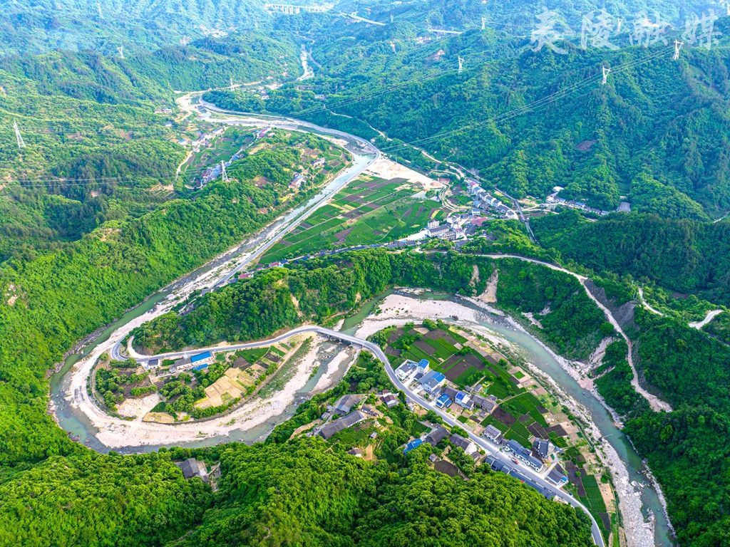 夷陵区沙坪水库绿水伴青山风景美如画