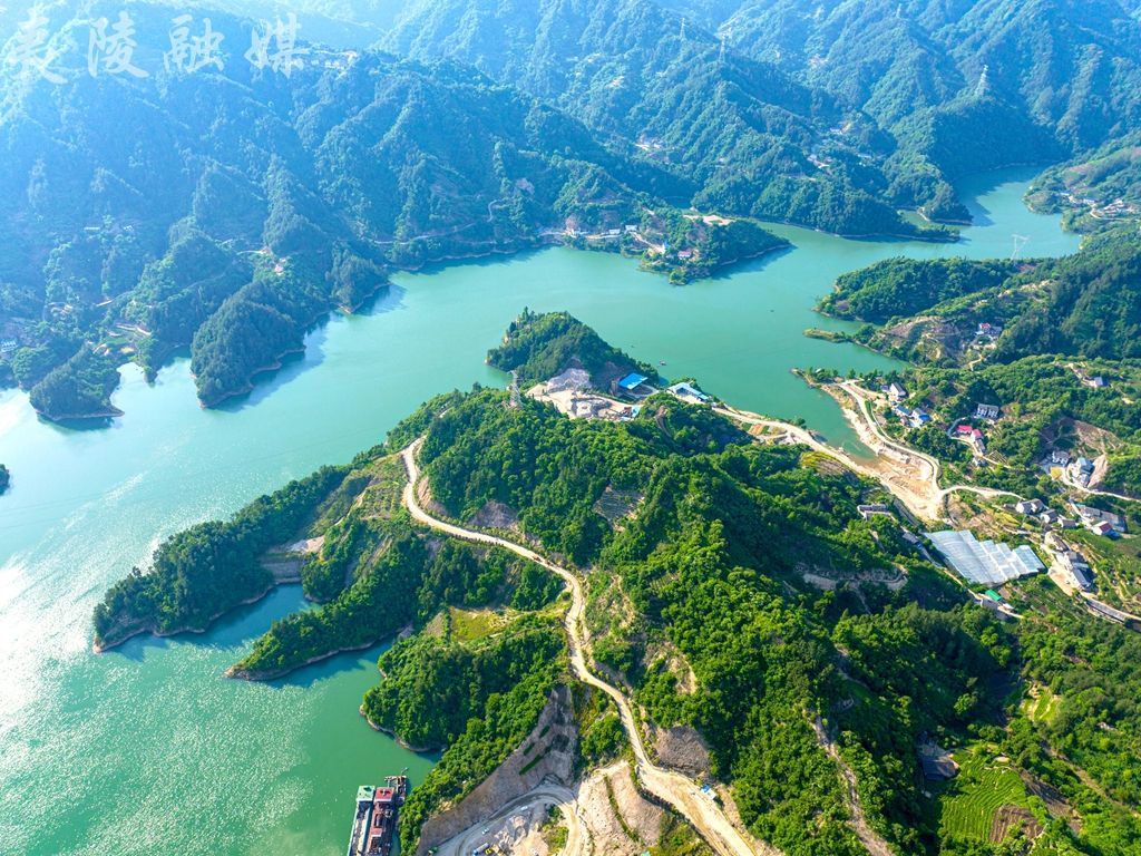 夷陵区沙坪水库绿水伴青山风景美如画