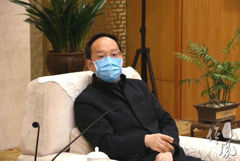 李乐成会见人民日报社湖北分社社长贺广华