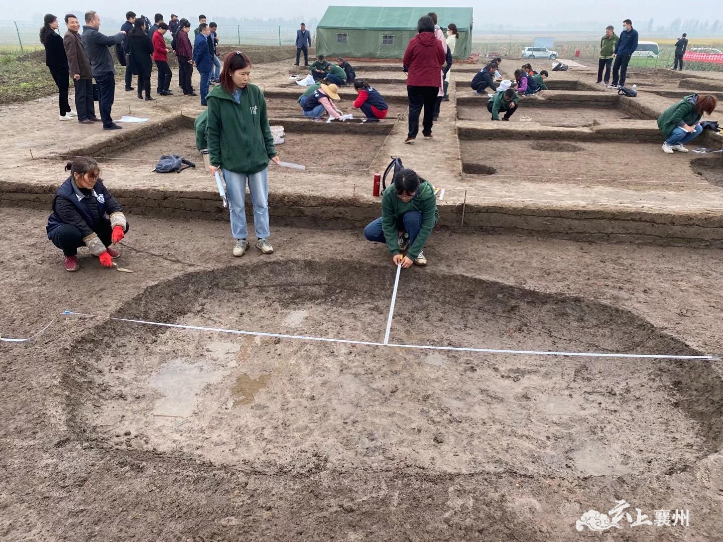 此次,武汉大学田野考古实践教学基地的设立,不仅为拟建设凤凰咀遗址