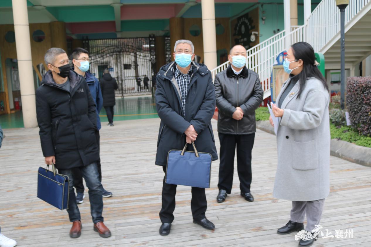 隨後,督查組到張灣中心學校,區中心幼兒園,肖灣中心學校,區二中,實地