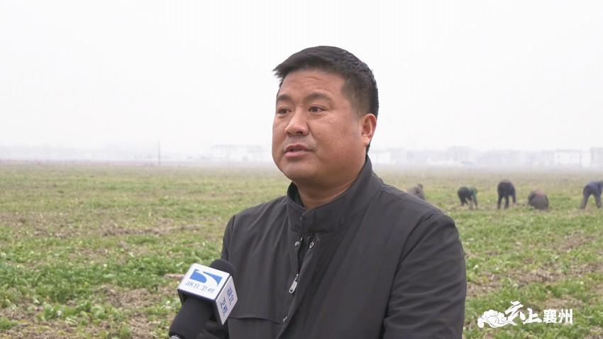 短短几年,李天星就成了当地小有名气的技术能手,还带领着当地村民一起