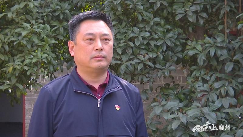 峪山镇姚岗村讲党课唱歌植新树弘扬雷锋精神