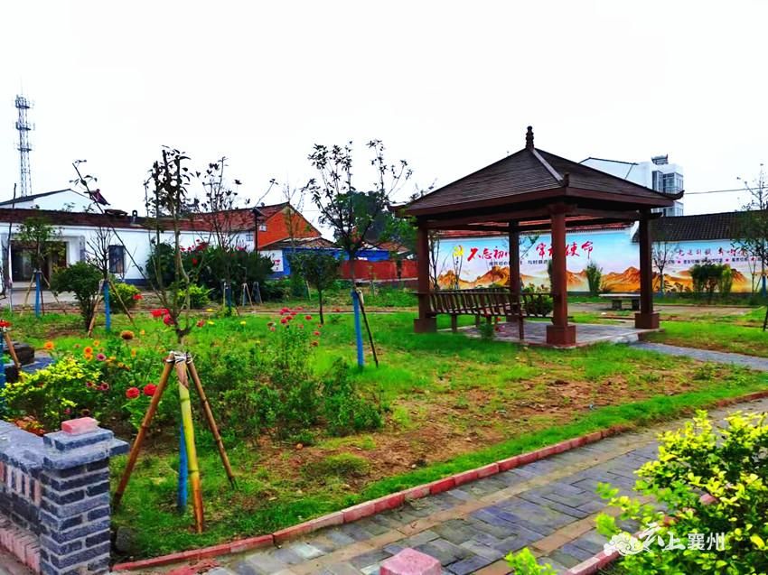 襄州黄集镇绿树村边合青山郭外斜