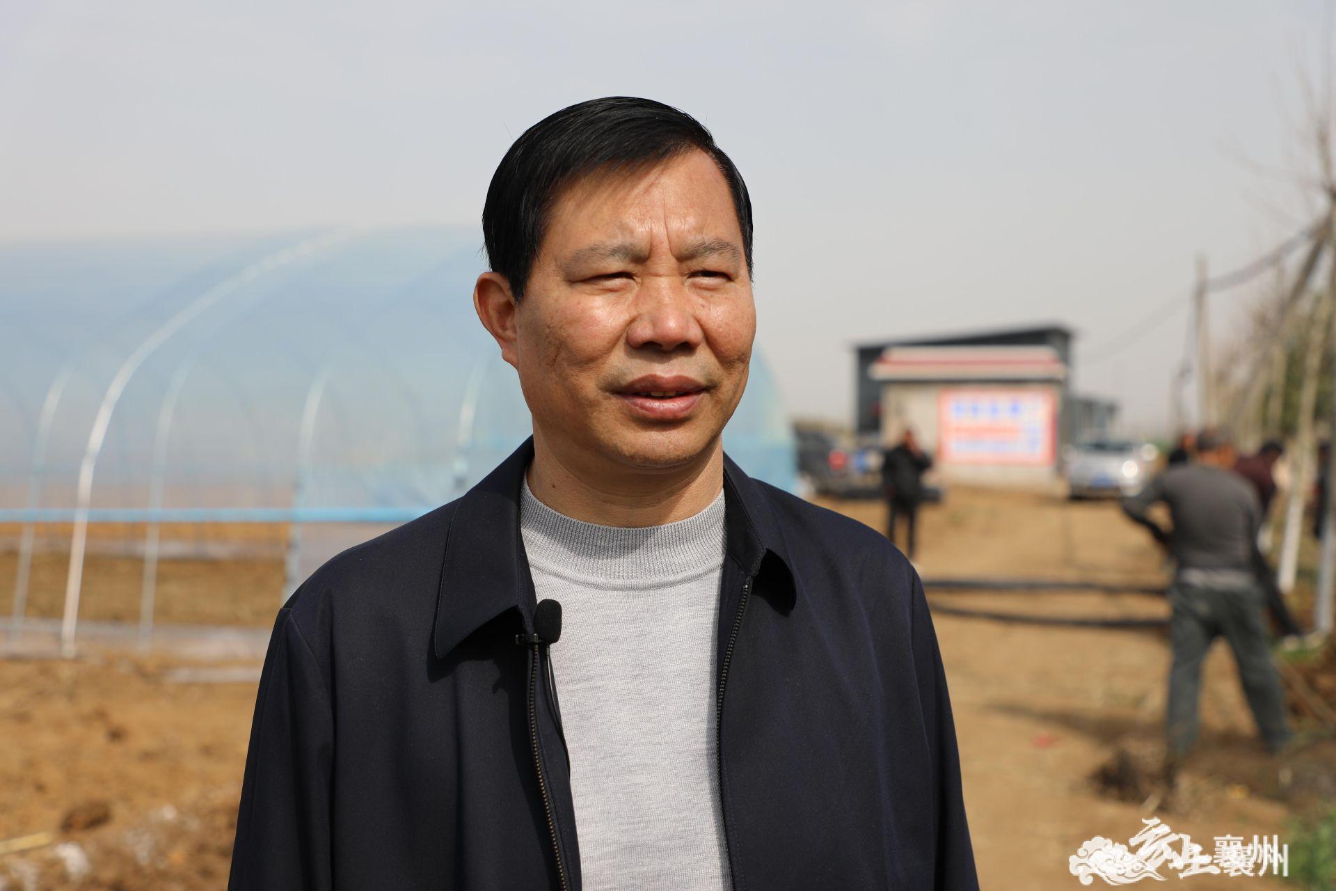 伙牌镇湾子村支部书记 张克新:"我们先后帮助项目解决用水,用电,用工