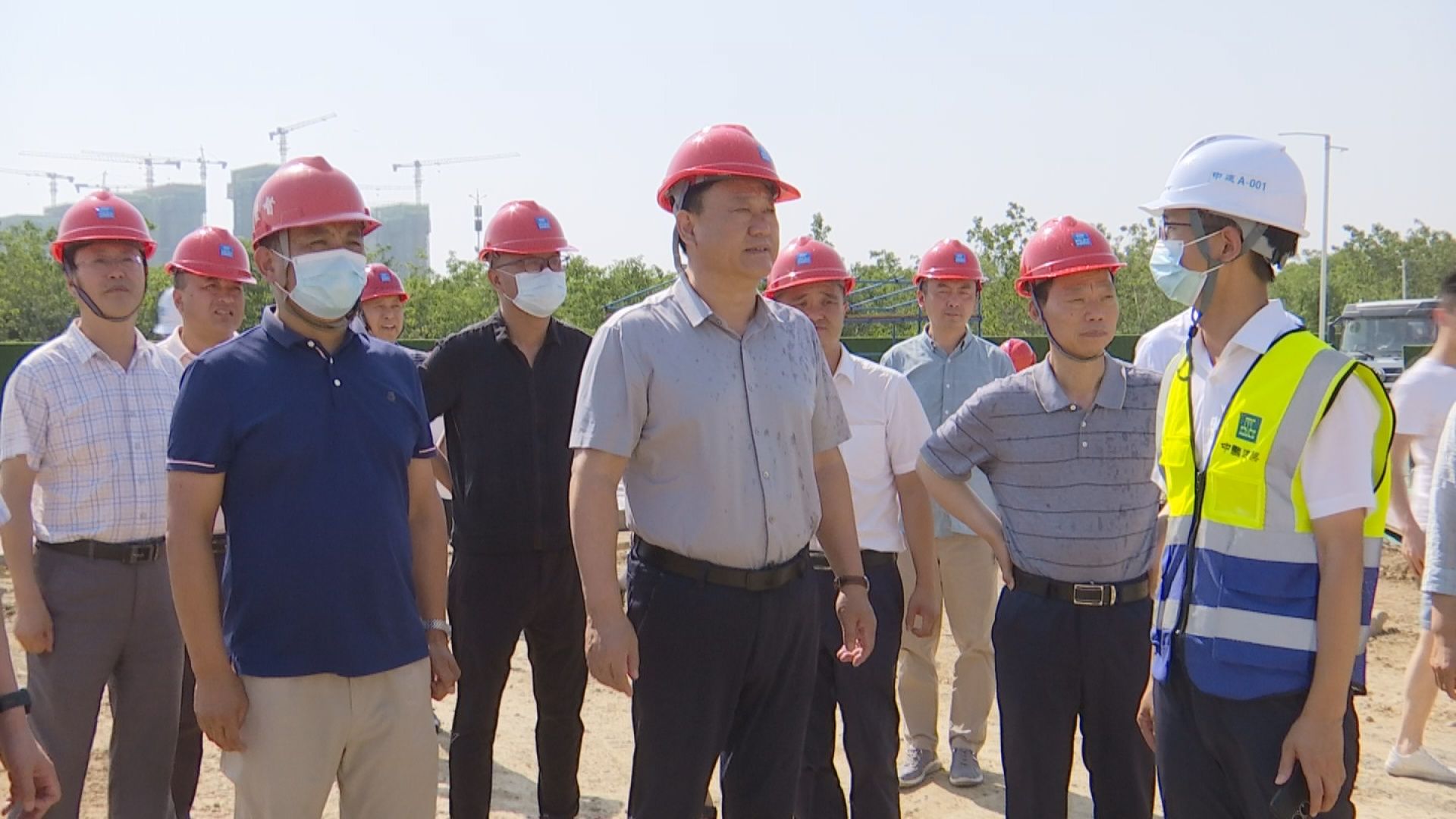 区人大常委会主任张双成,区委常委,统战部部长刘贺琛,区人大常委会副