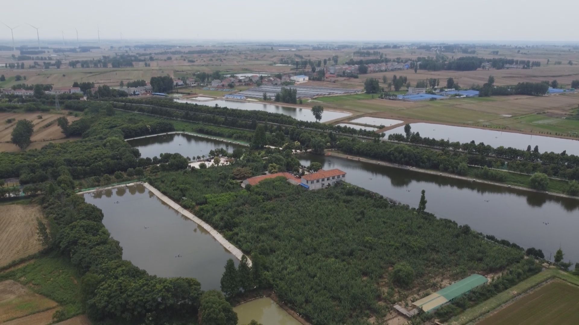 毗邻凌空飞架排子河大渡槽,紧靠引丹大渠,每年都会有大批的游客前来