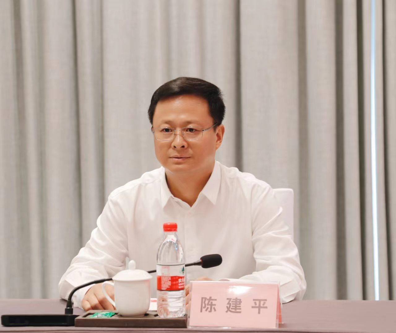 陈建平感谢襄州在人才,资金,技术,产业等优势领域对竹山县的帮扶.