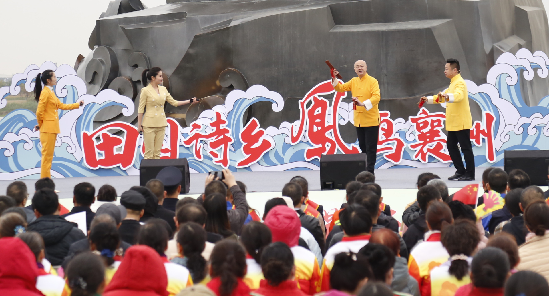 武汉歌舞剧院国家一级演员,青年歌唱家徐千惠带来的歌曲《绿水青山》