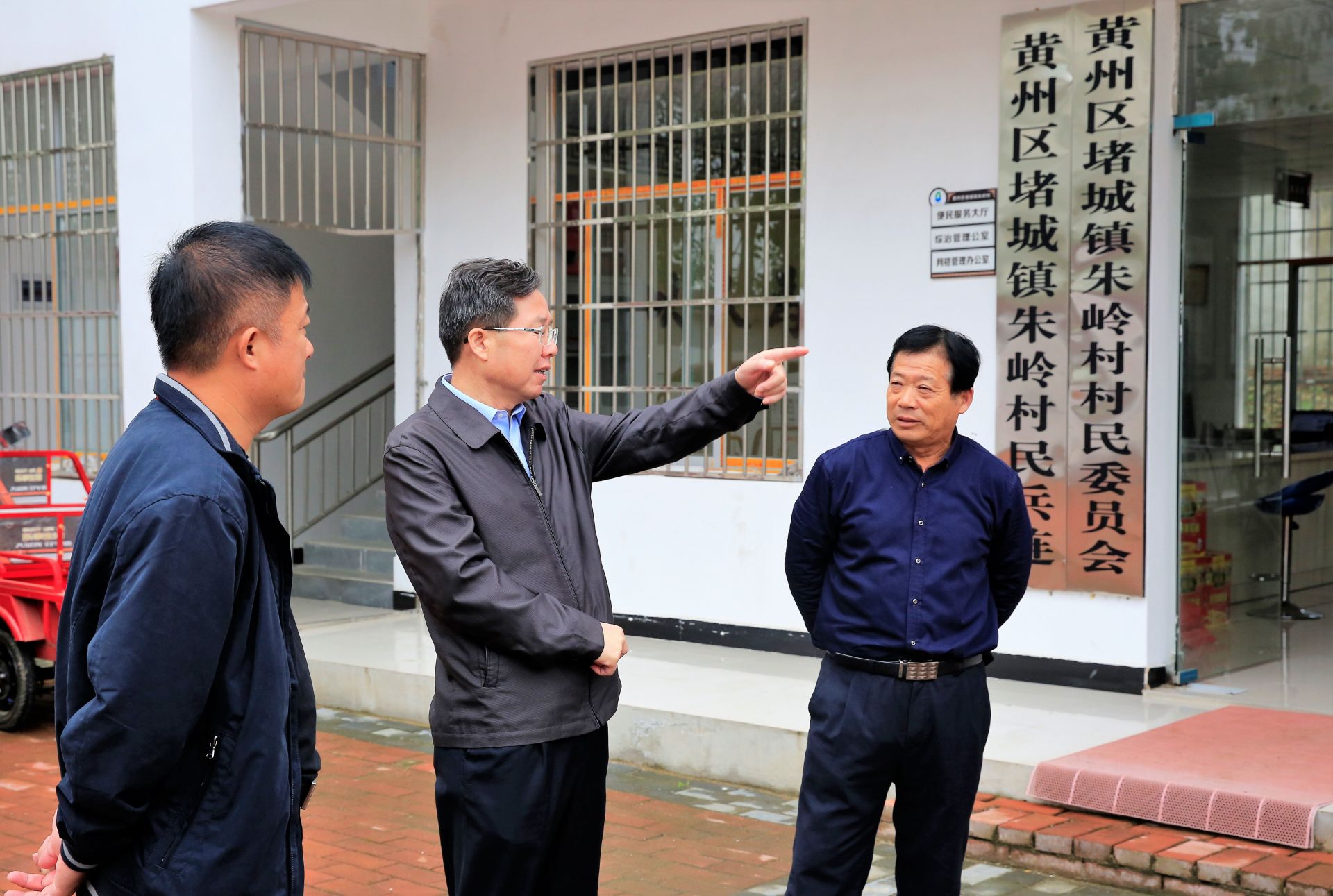 骆志勇到堵城镇督导精准扶贫工作_云上黄州