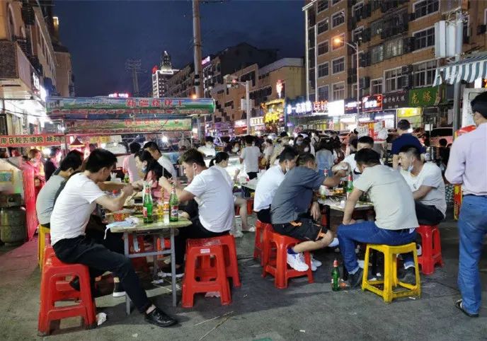 吹一吹温柔的江风……步行街,东坡外滩,万达,黄州的消费中心虽然一直