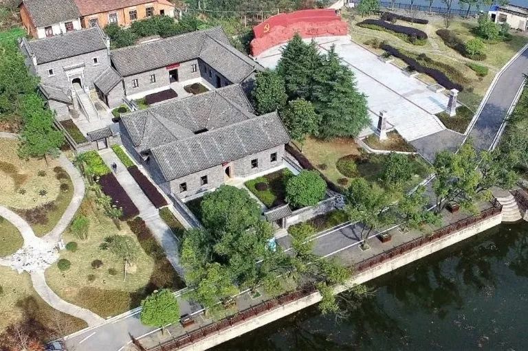 央媒采访组走进"红色美丽村庄"陈策楼村_长江云