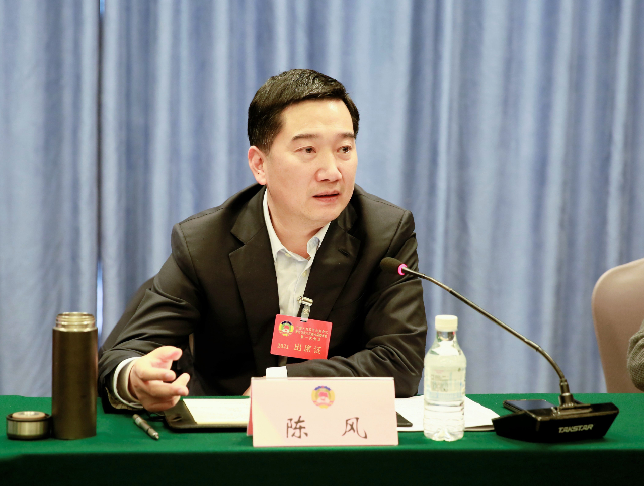 两会进行时陈风参加区政协经济界分组讨论