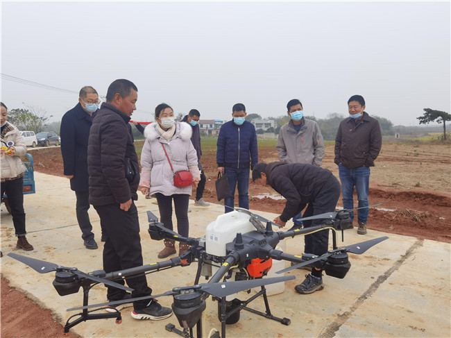 此次現場培訓會上無人機為孝感市盛誼種養殖合作社內的臍橙園噴灑的是