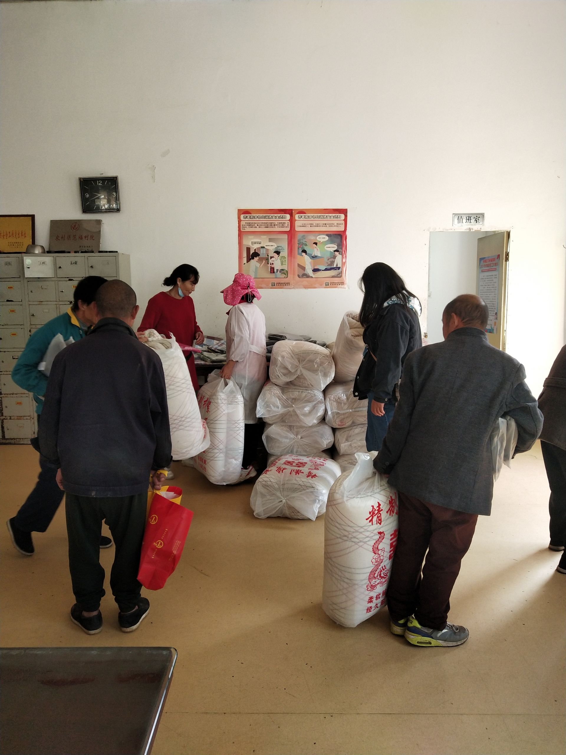 在孝南区毛陈镇福利院里传来一片欢声笑语原来是孝感一日一善志愿
