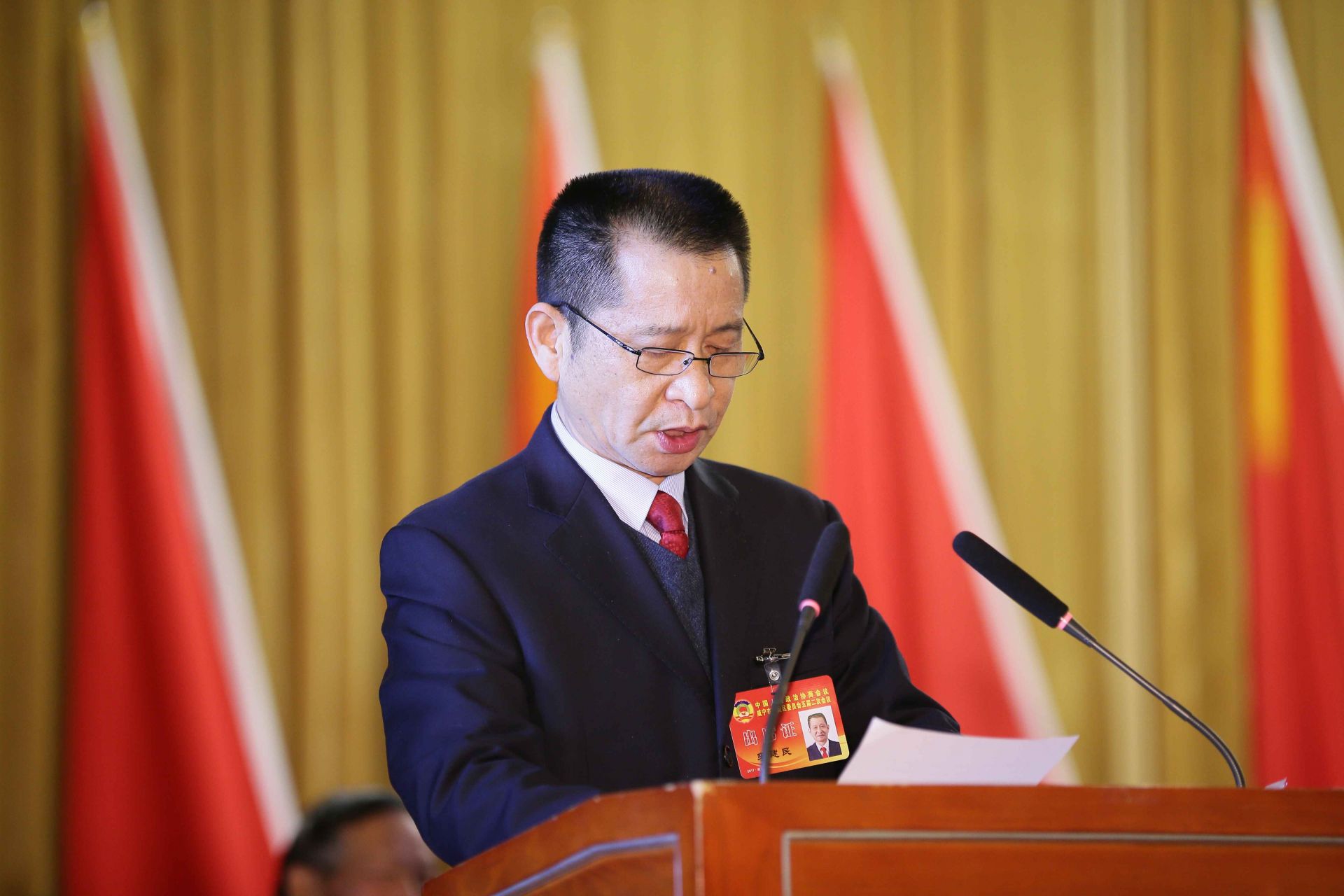 李文波说,一年来,全区政协组织和广大政协委员牢牢把握团结,民主两大