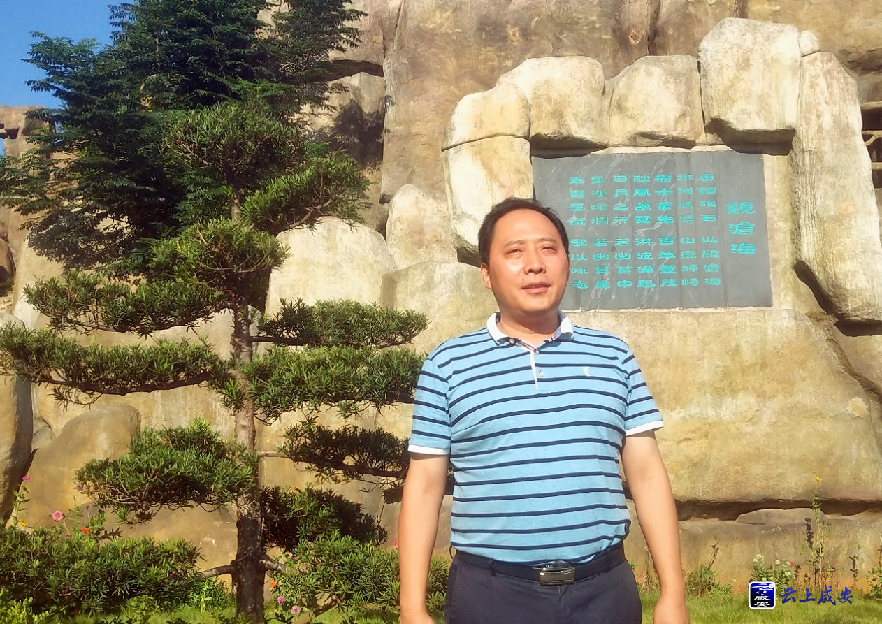 咸安区人大代表风采录创新教育无私奉献书写精彩的笔墨