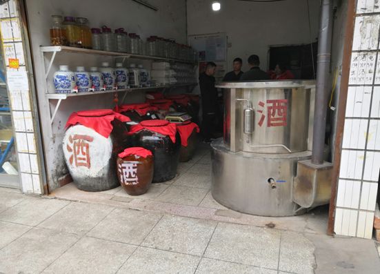 温泉食药监所开展白酒小作坊专项整治行动