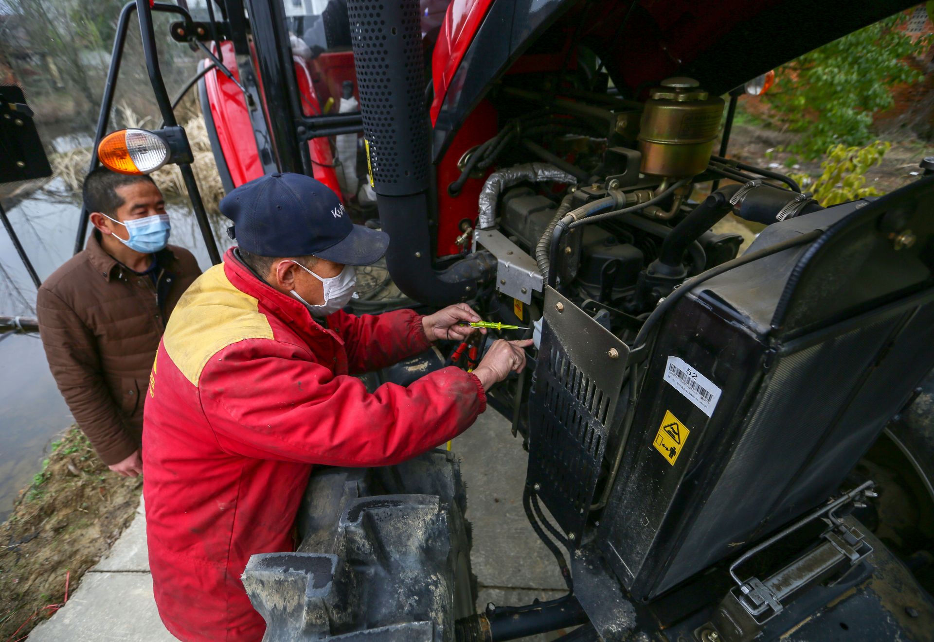 维修农机保春耕