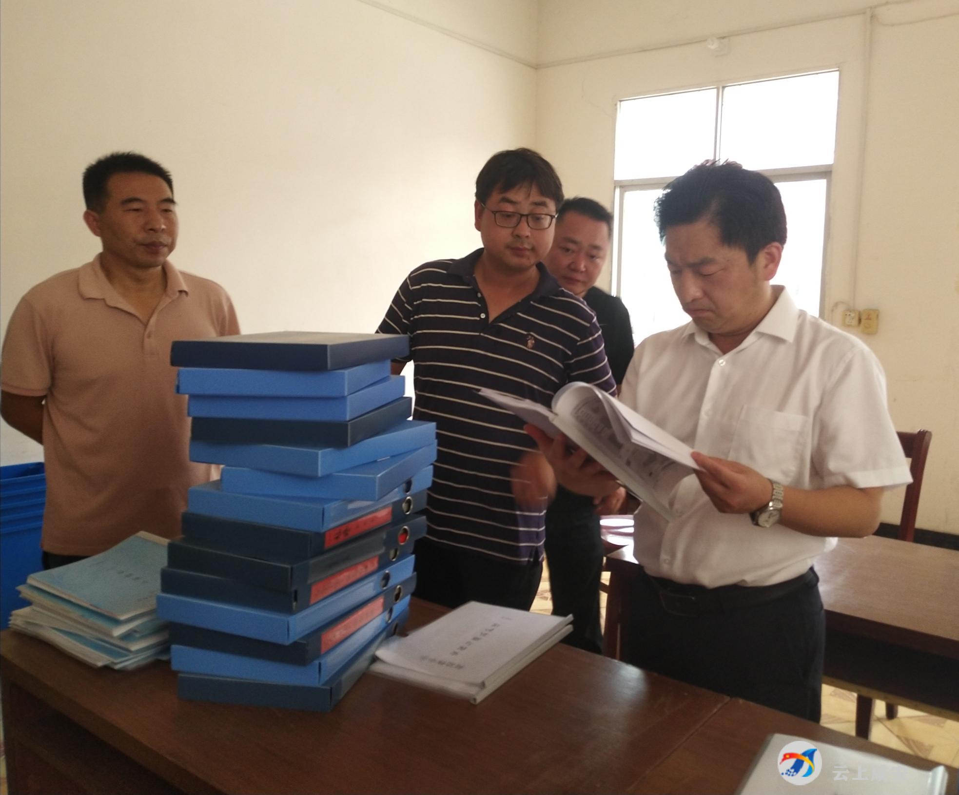 蒋旗  通讯员:章硕)7月17日下午,区委常委万龙来到咸安区部分中