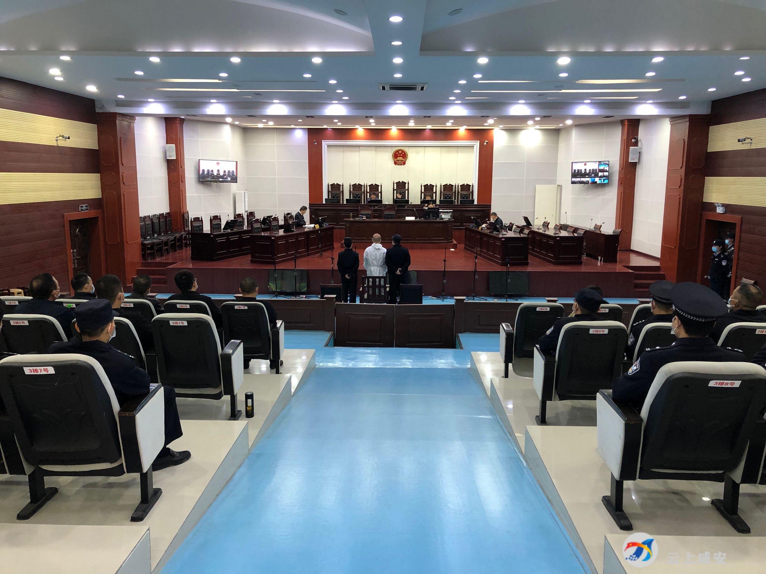 一审公开开庭审理被告人原咸宁市公安局咸安分局法制大队大队长徐超