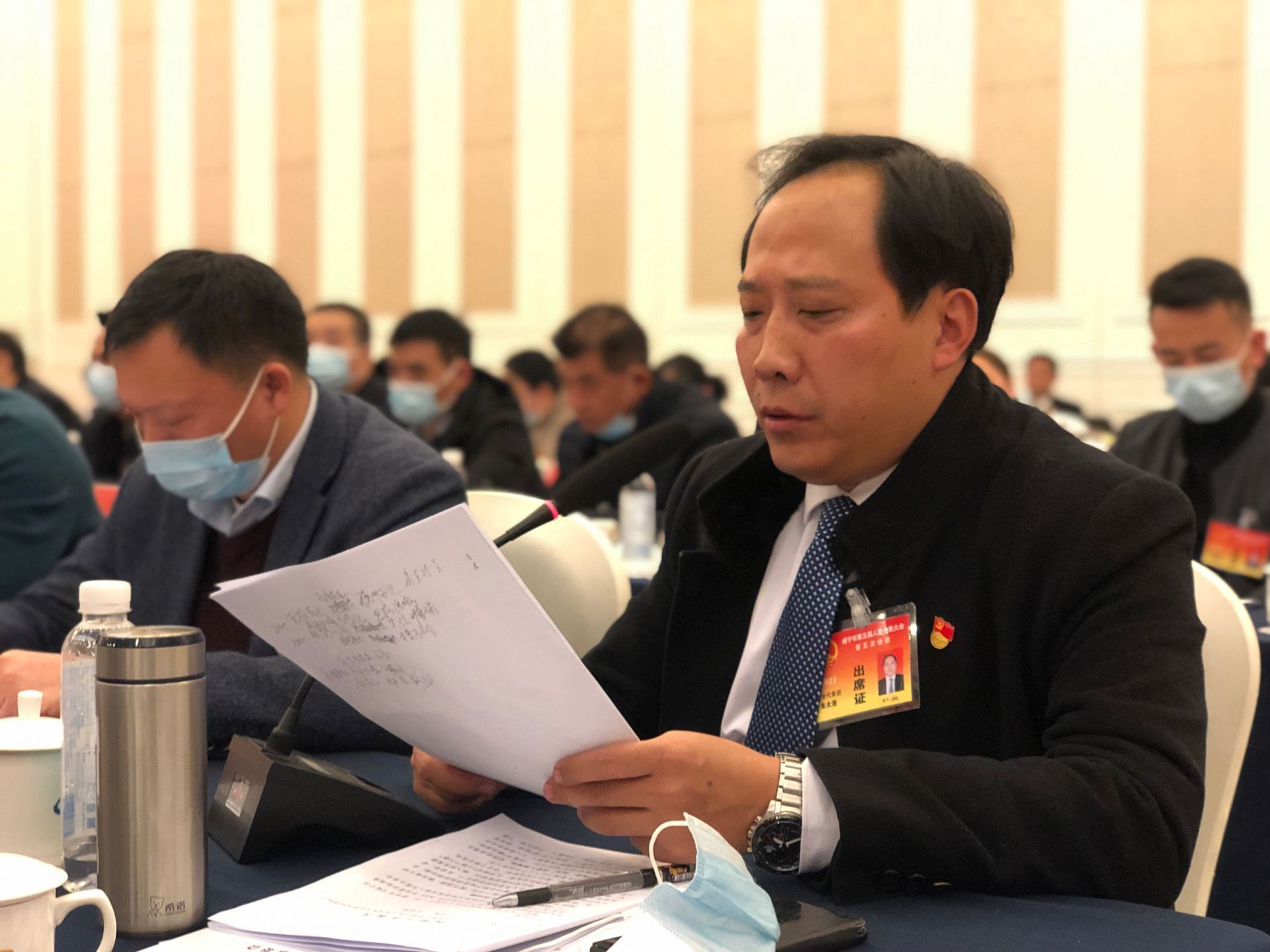 来自咸宁高级中学的校长朱大浩认为此次政府工作报告和