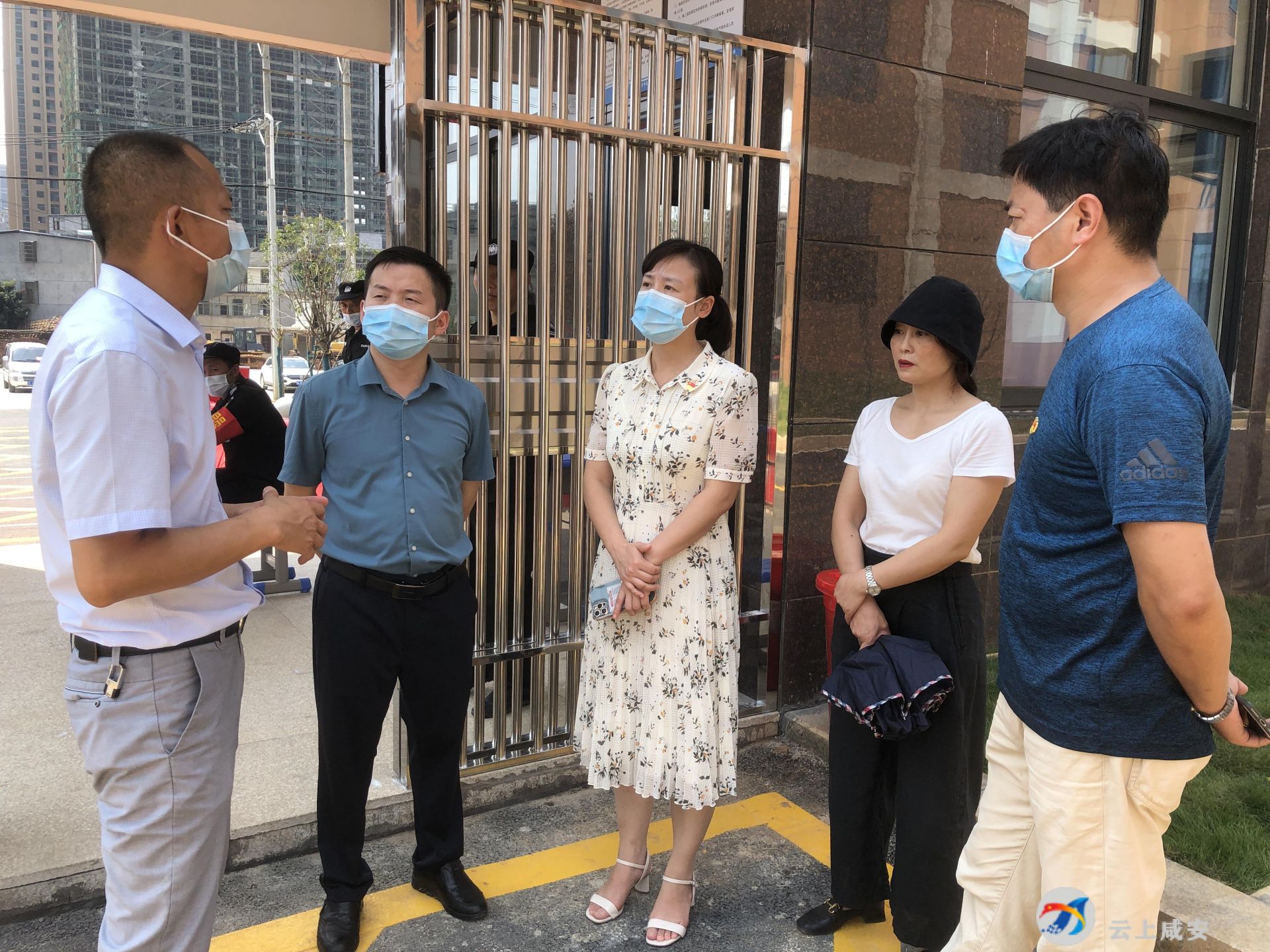 陈宗谱) 9月1日,区委常委,区委宣传部部长徐珍一行来到咸安区部分学校