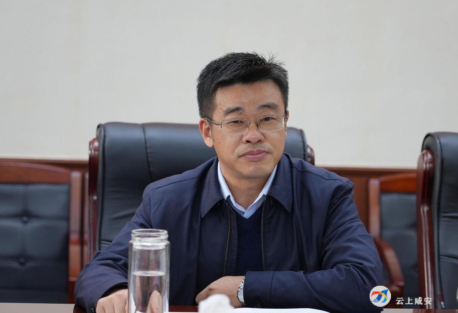 李军平就政府工作报告征求老干部代表意见建议