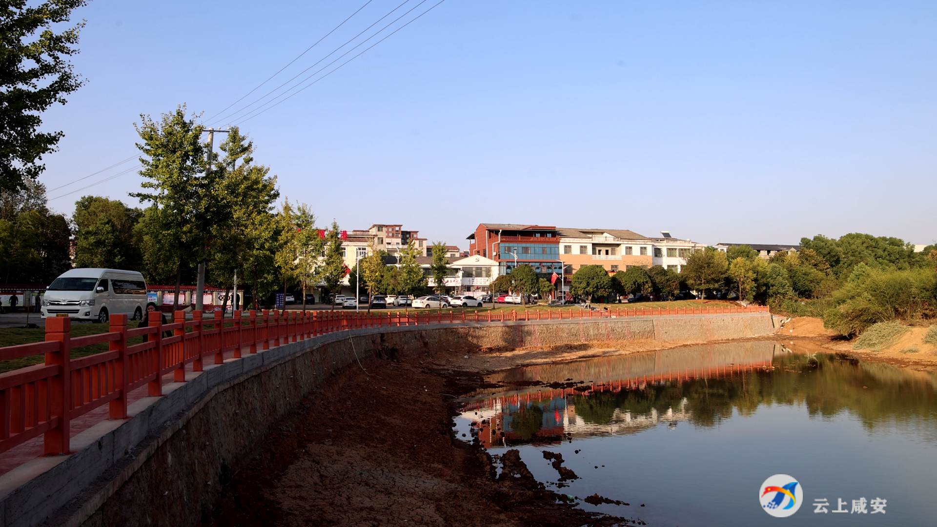 顾兴旺在双溪桥镇,官埠桥镇调研时要求 加快推动共同缔造试点建设成势