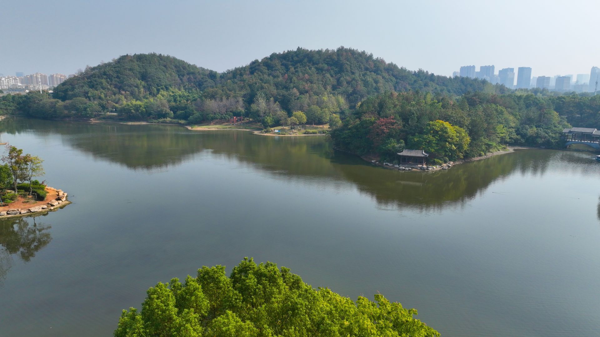 咸安十六潭公园冬景如画