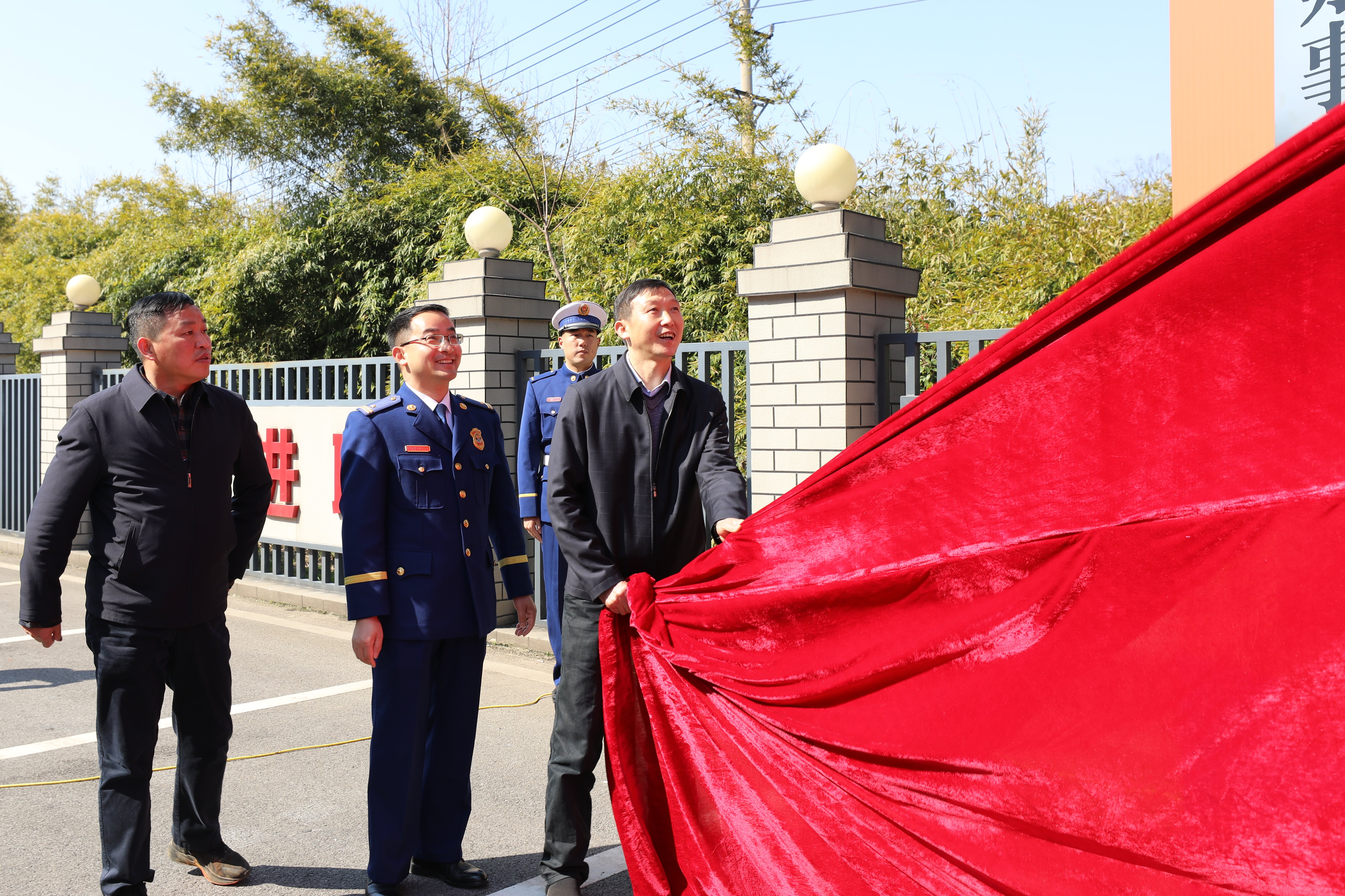 区委常委,常务副区长杜新国,市消防救援支队,咸安区应急管理局及各