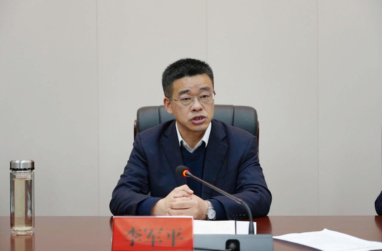 李军平在2023年咸安区企业座谈会上强调:要优化服务,提高效率,凝聚