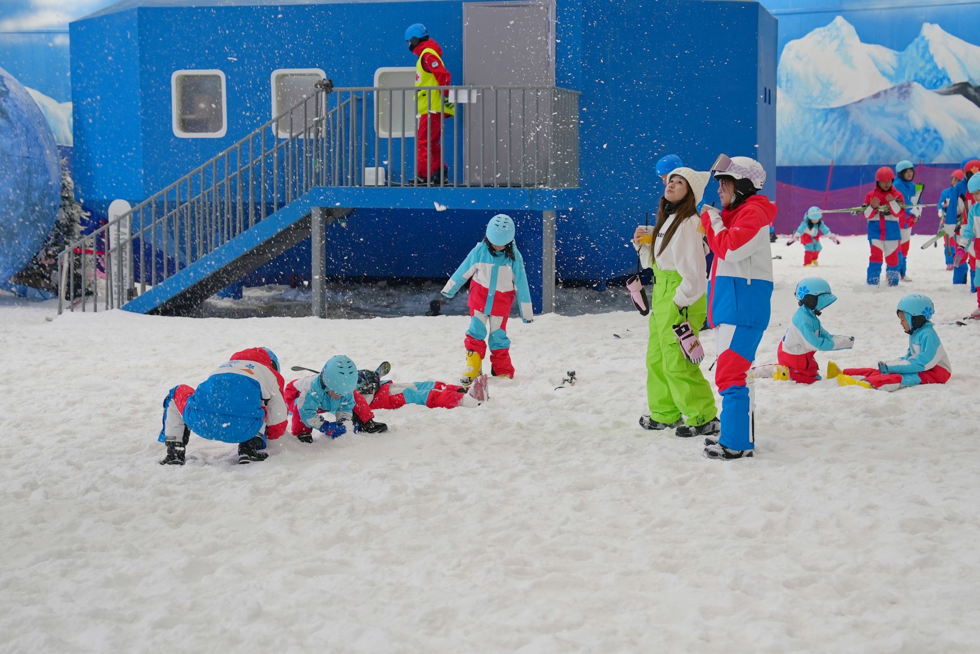 国信体育馆滑雪图片