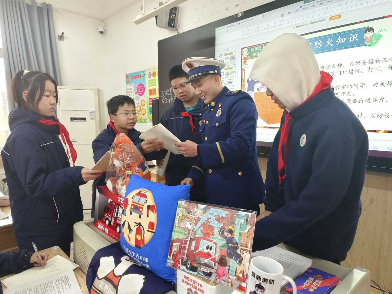 消防进课堂.jpg
