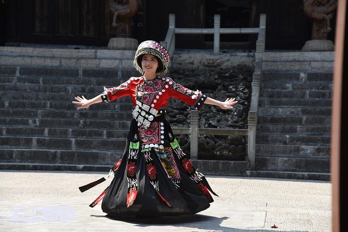 恩施幺妹儿在土司城景区代言恩施幺妹儿在土家女儿城