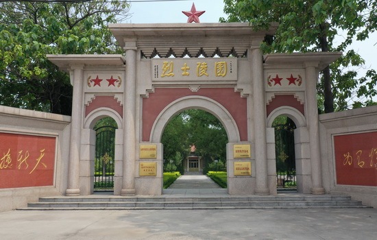 桓台县烈士陵园始建于1968年,1972年正式开放.