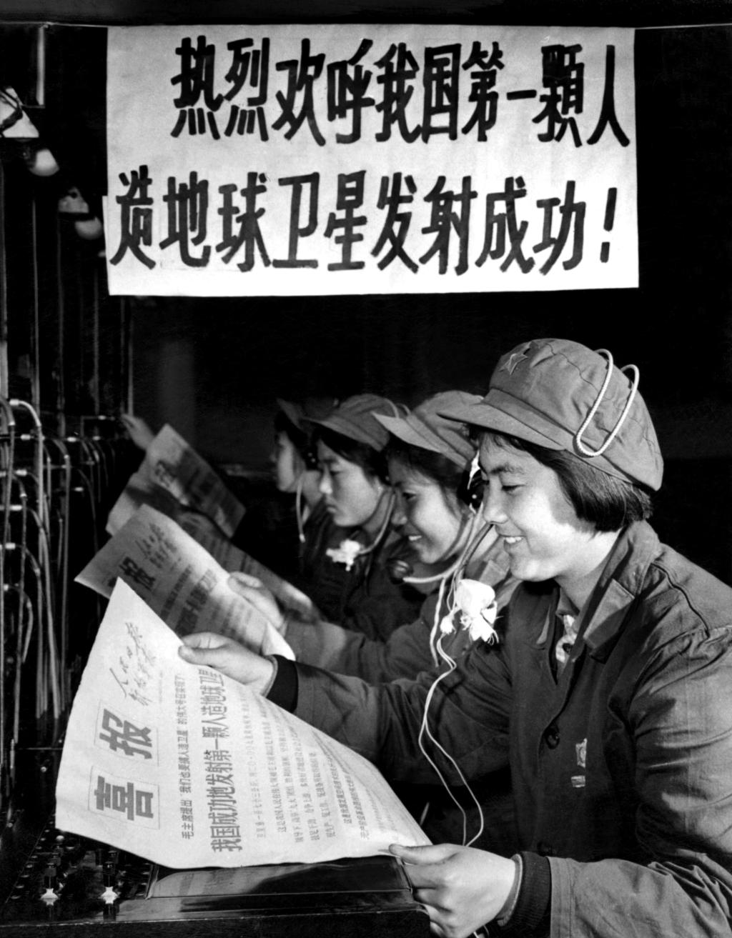 影像新中国东方红漫游50年人民画报老照片见证薪火相传的航天岁月