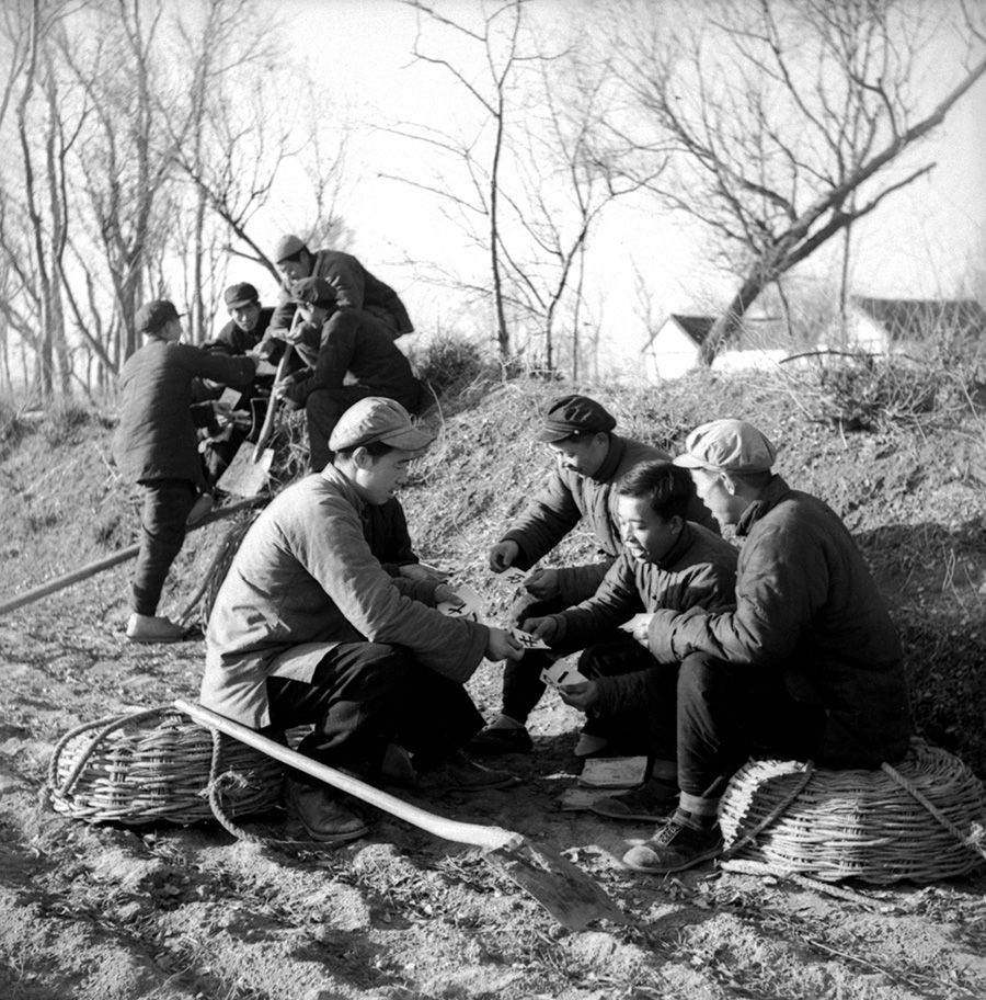 冬季农闲时节,当广大农民围着火炉享受丰收喜悦的同时,农村妇女识字班