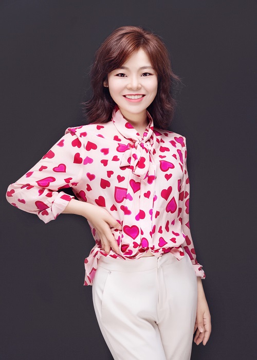 湖北经济广播主持人——雅琴李雅琴,播音名:雅琴,是湖北经济广播