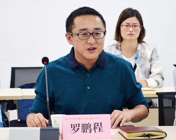 罗鹏程首先对赵彩莲一行的来访表示欢迎,会上播放了鄂东医疗集团宣传