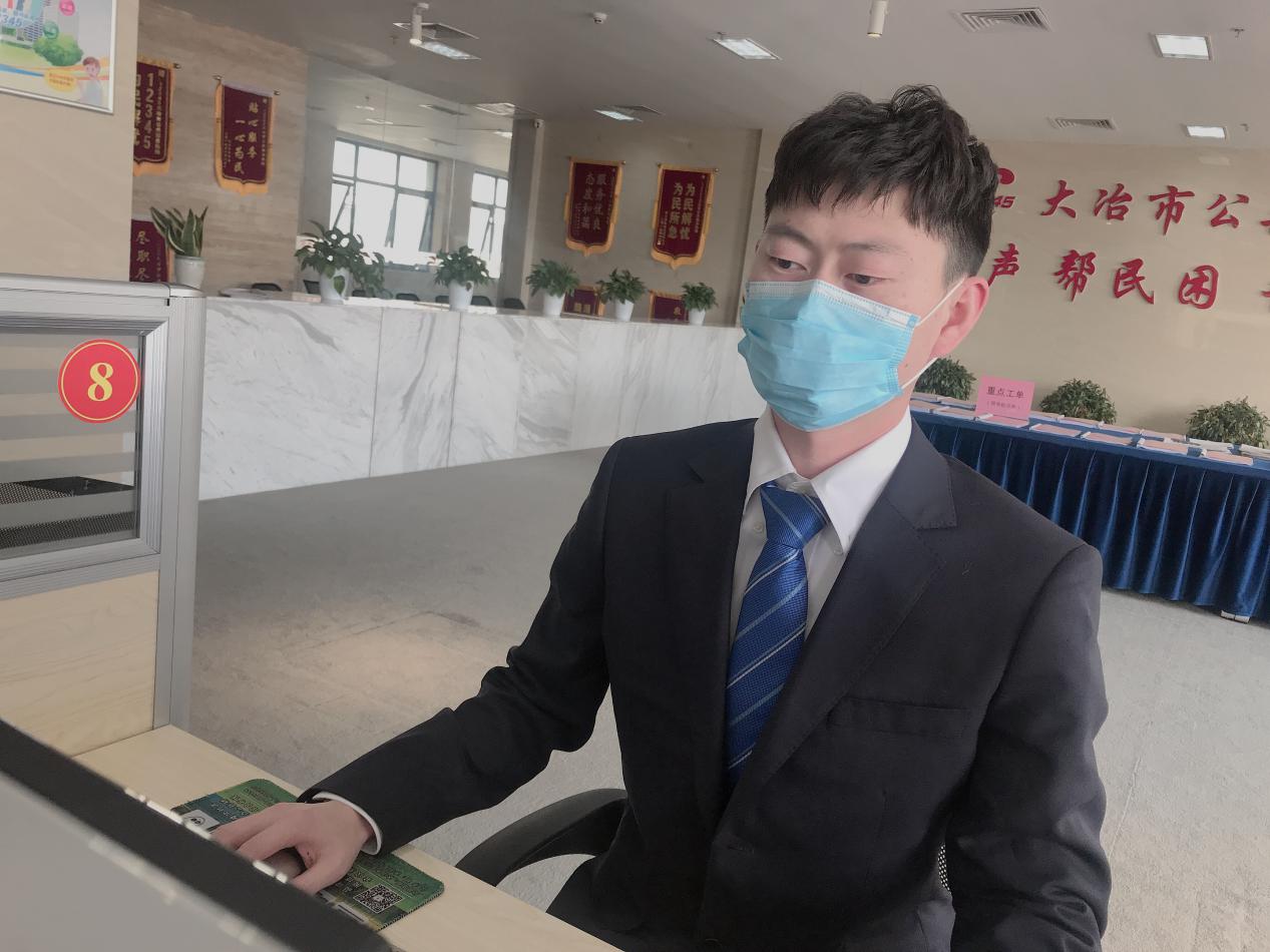 每当遇到有群众提出无理诉求的时候,不少话务员都感到很委屈,他都会