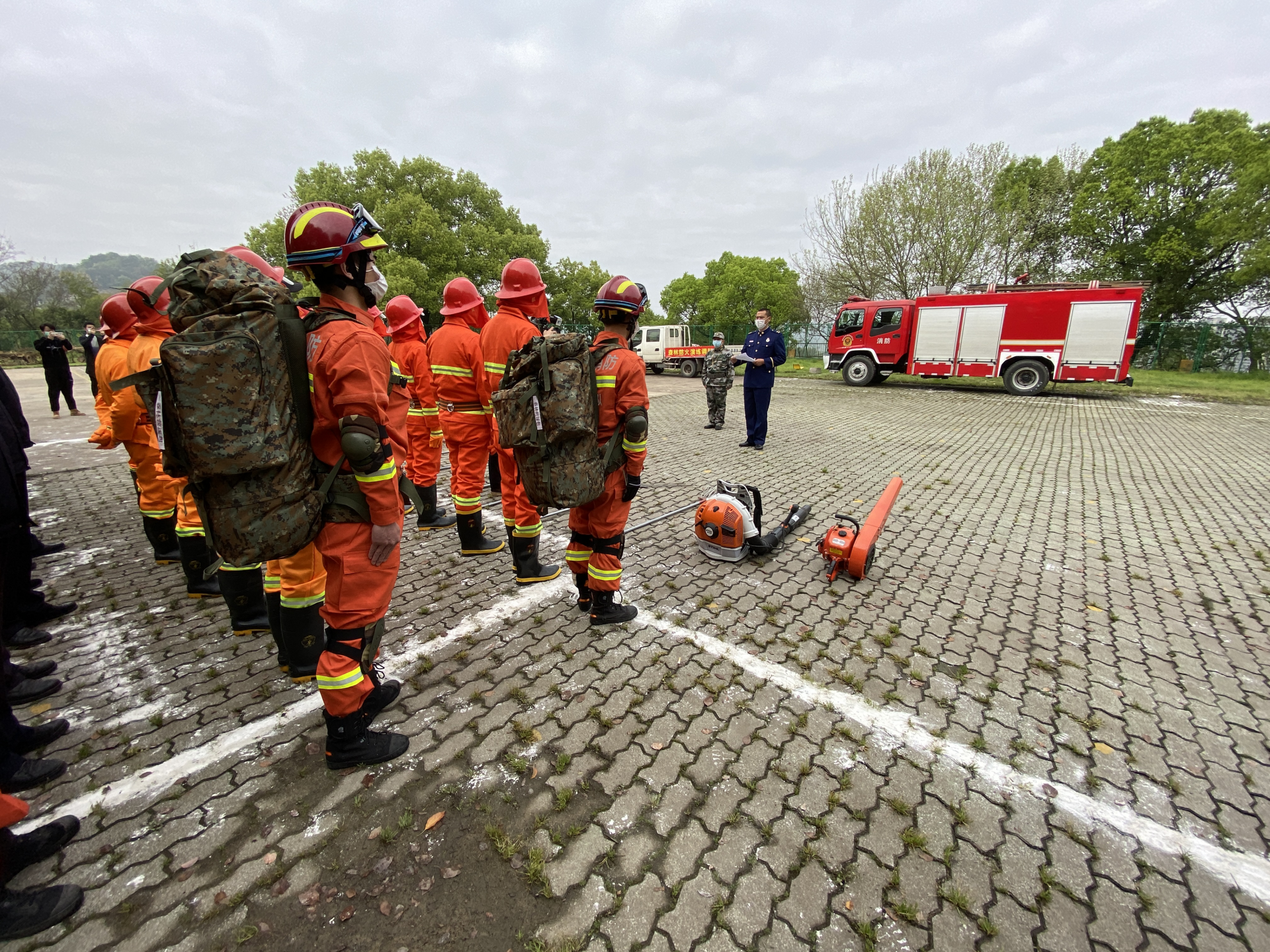 消防服务"大全套"合力出击 紧绷春季"防火弦"