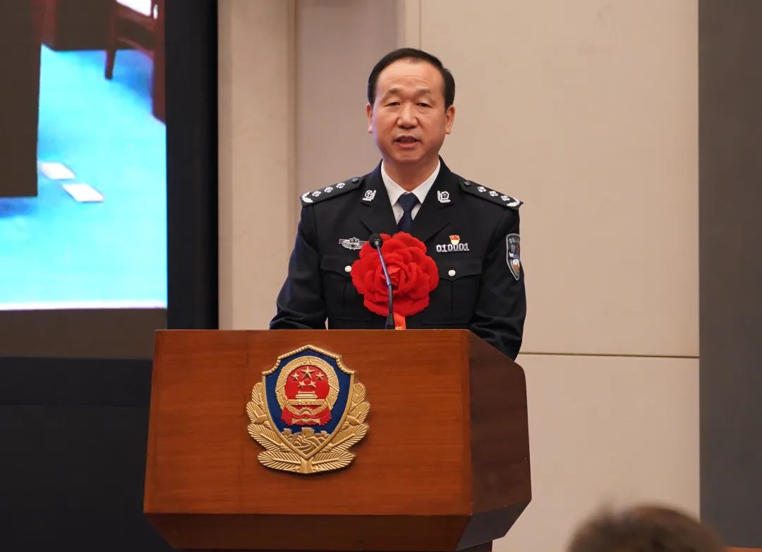 武汉市委常委,市公安局局长李义龙作为先进集体代表在主会场发言