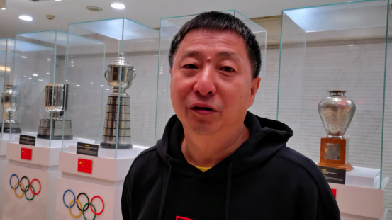 国乒二队男队主教练陈振江欢迎队员们回到"娘家"希望你们在"娘家"练好