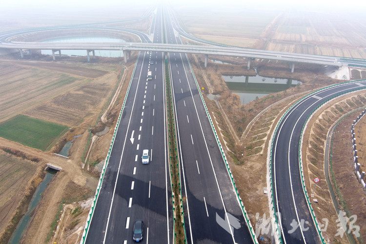 又是湖北造蚌五高速一期通车运营