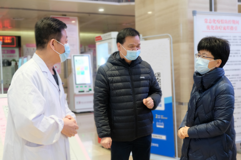 市委常委宣传部长周庆荣到黄石市妇幼保健院走访慰问黄石楷模好人程