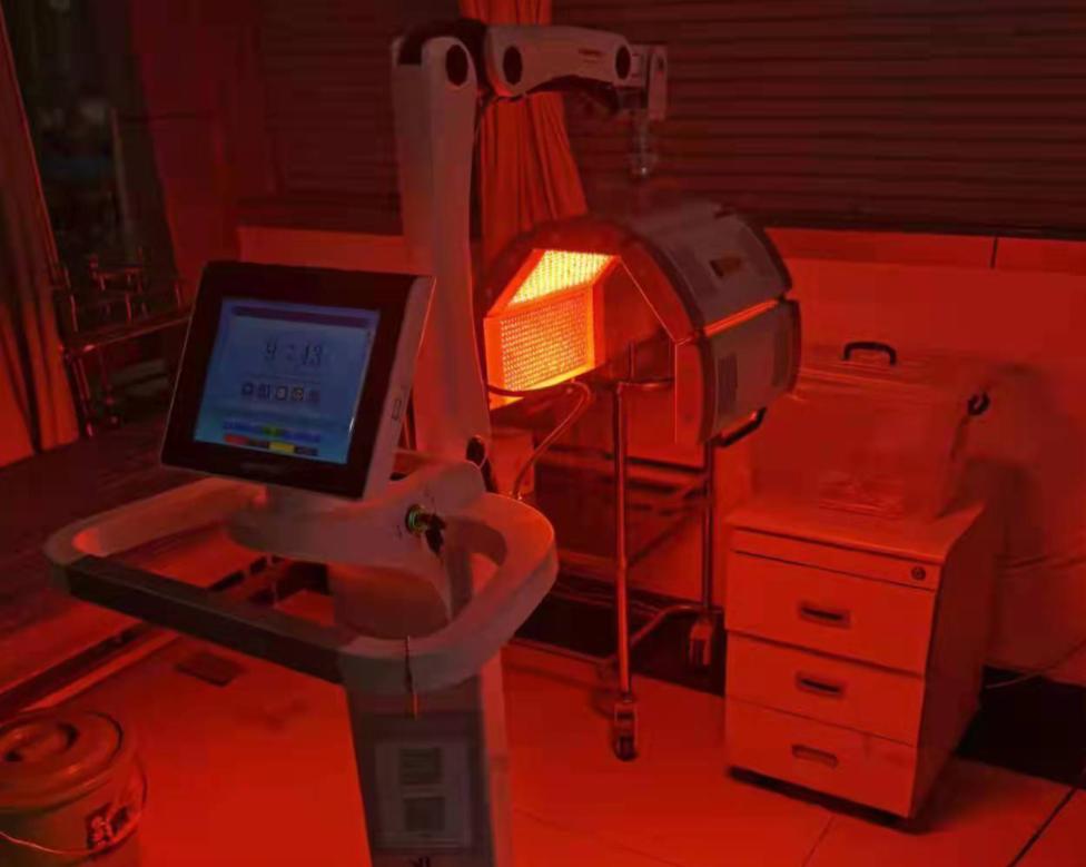 黄石市中心医院皮肤科治疗室配光疗神器