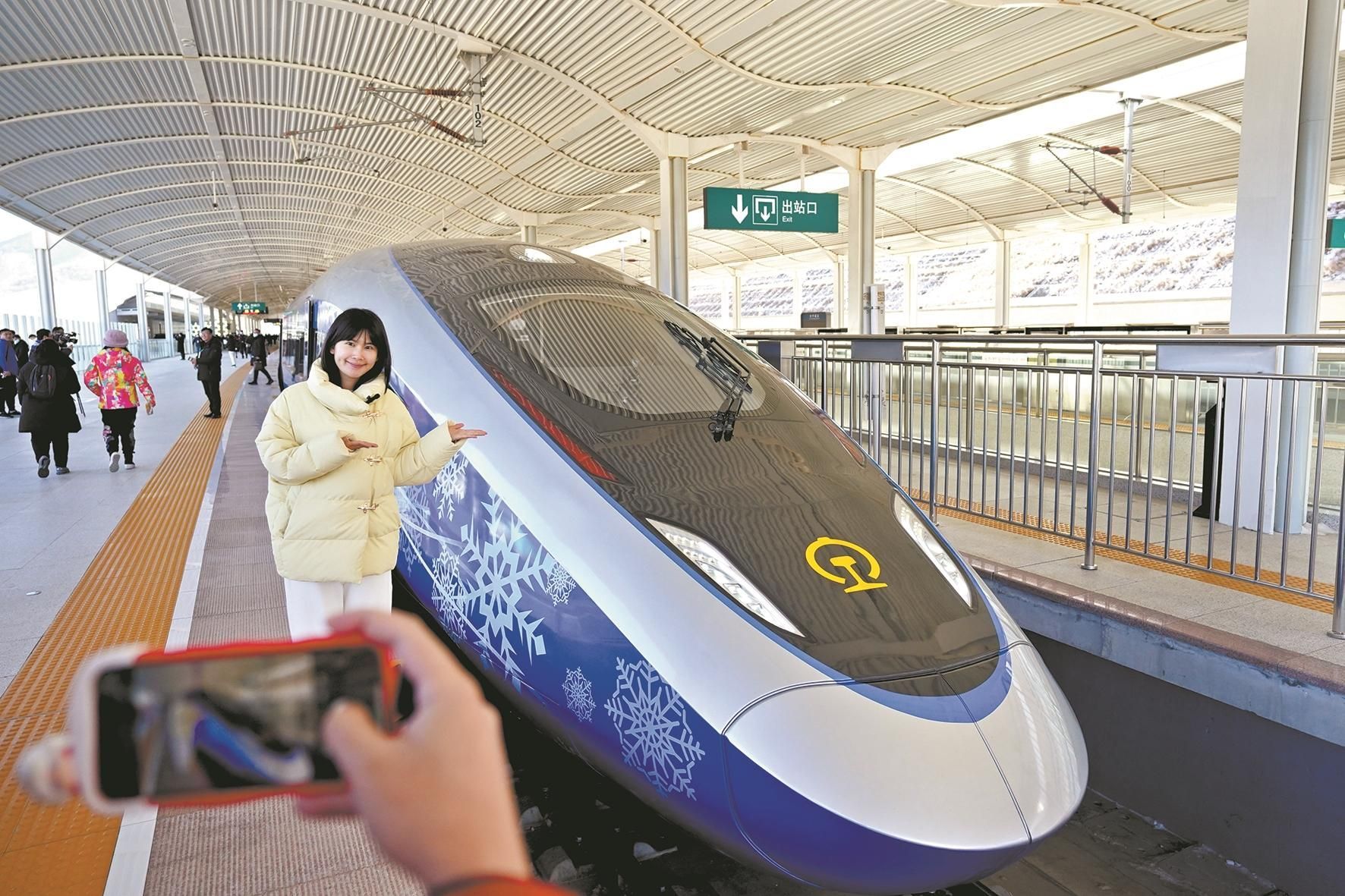 当日,北京冬奥列车亮相京张高铁