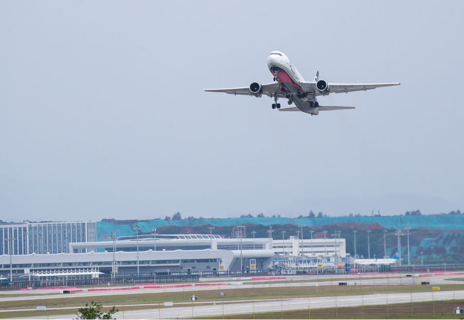 鄂州花湖机场仅10公里路程距亚洲最大专业货运机场将黄石融入国家高铁