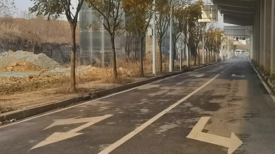 【新闻直通车】你打6363110 我来帮你跑腿 | 胡家湾路出行不便 市民电车有站点不能坐